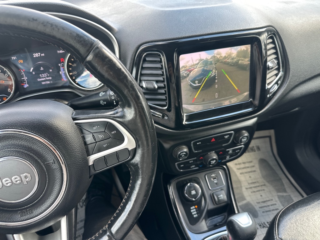 Photo 38 of this JEEP COMPASS
