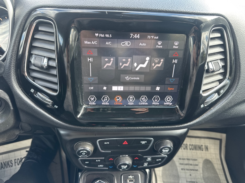Photo 31 of this JEEP COMPASS