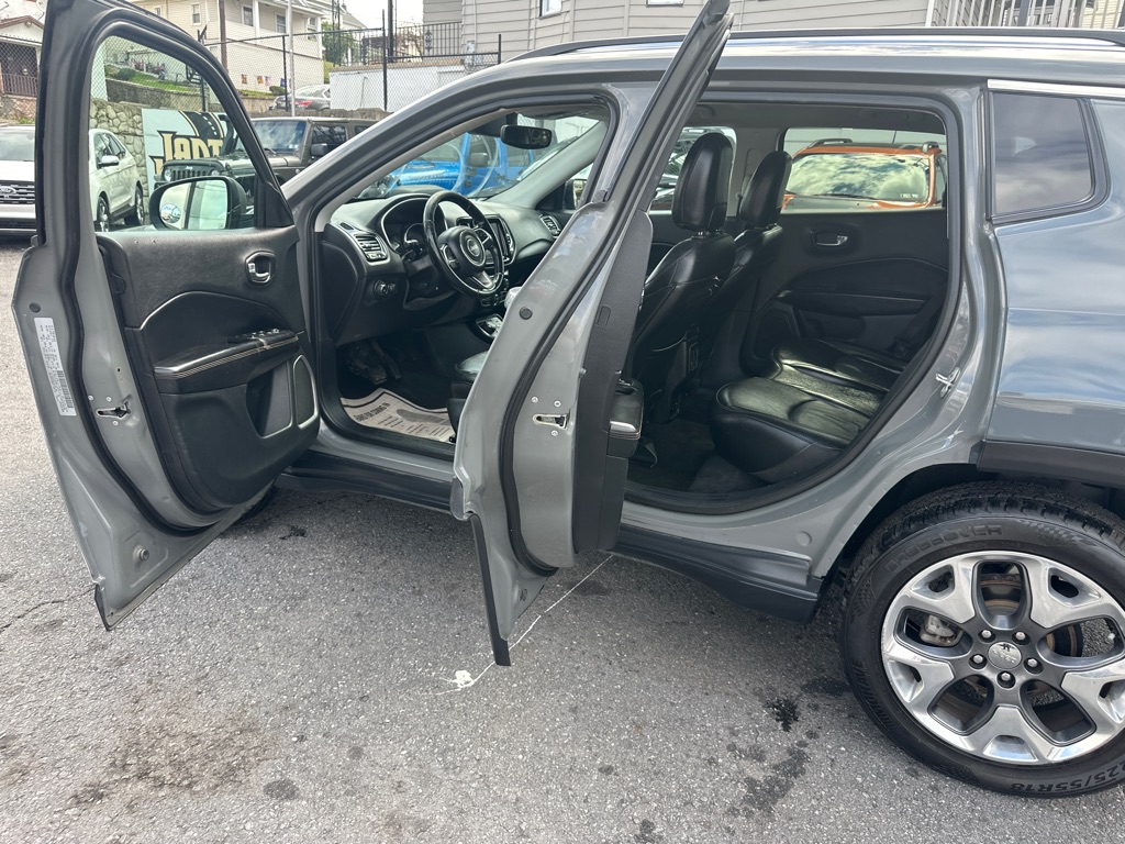 Photo 18 of this JEEP COMPASS