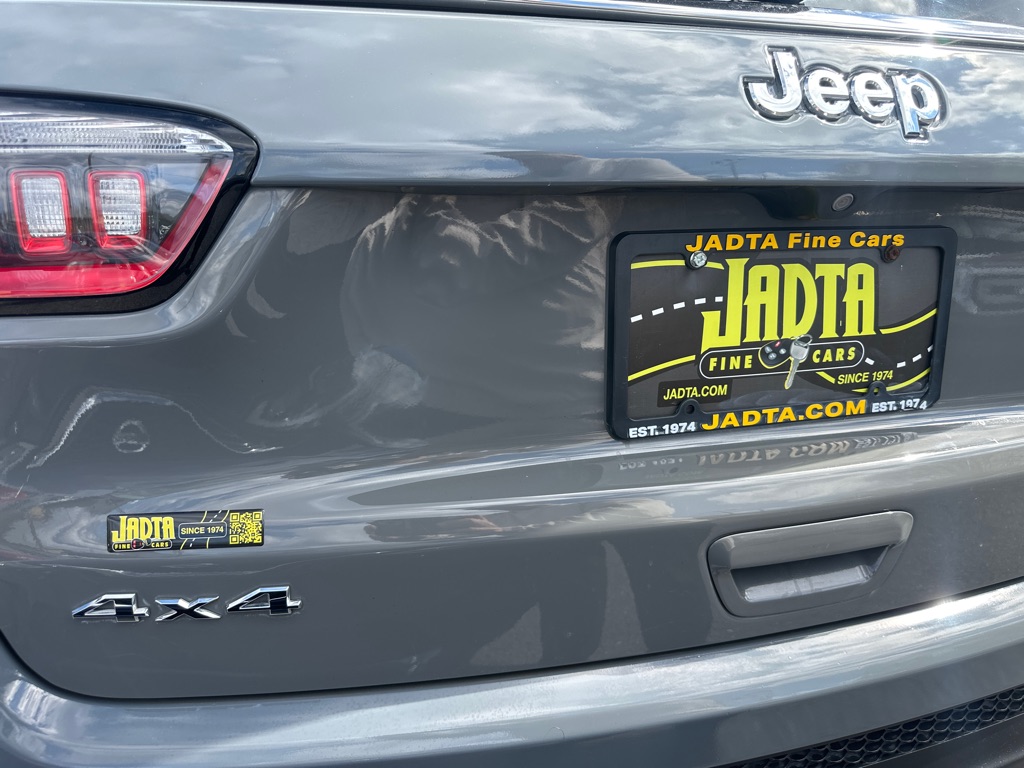 Photo 17 of this JEEP COMPASS