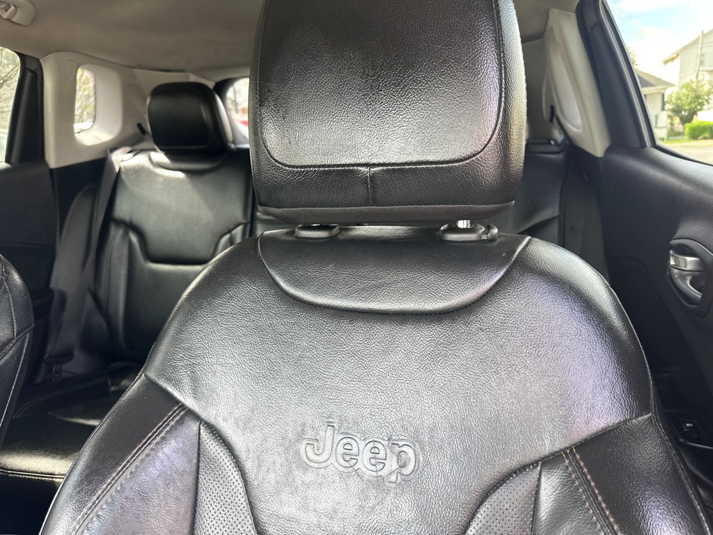 Photo 25 of this JEEP COMPASS