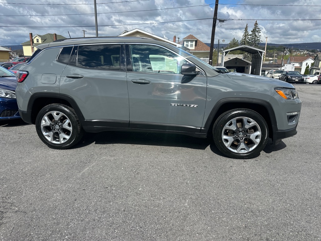 Photo 3 of this JEEP COMPASS