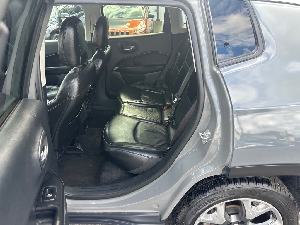 Photo 19 of this JEEP COMPASS