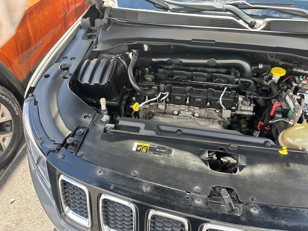 Photo 44 of this JEEP COMPASS