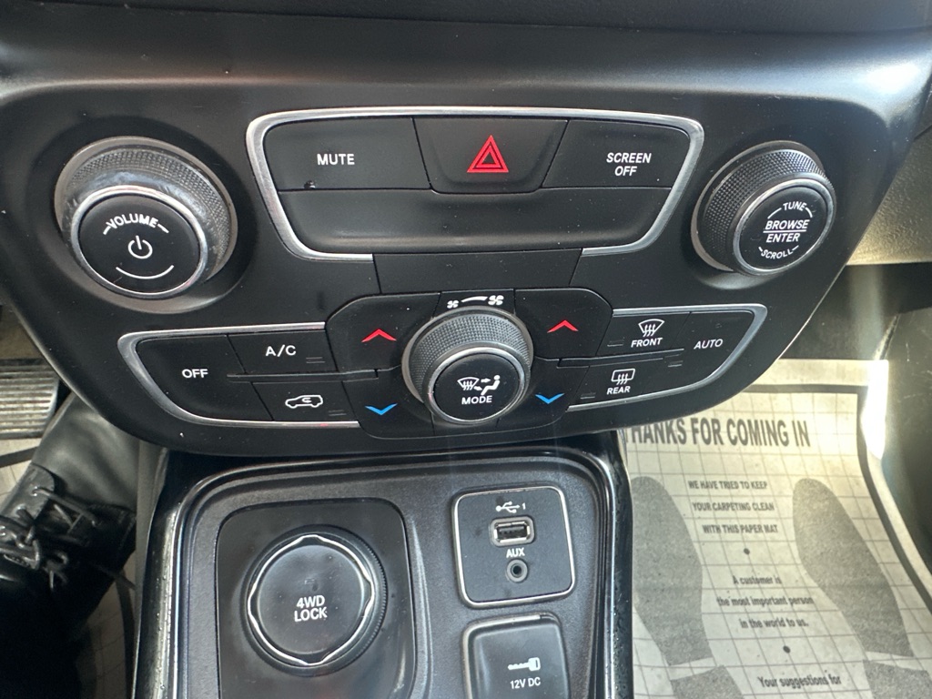 Photo 39 of this JEEP COMPASS