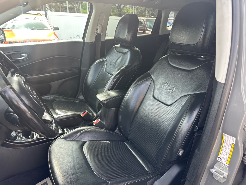Photo 21 of this JEEP COMPASS