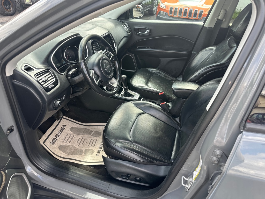 Photo 20 of this JEEP COMPASS