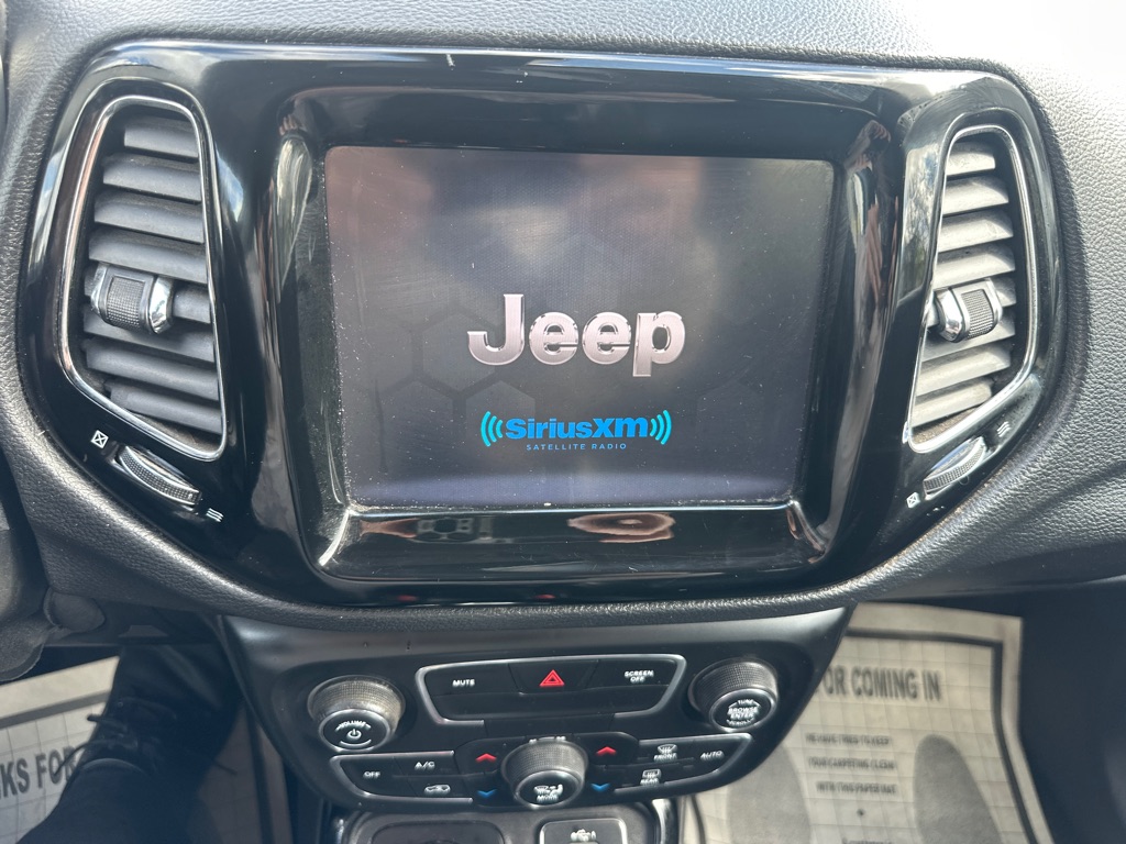 Photo 30 of this JEEP COMPASS