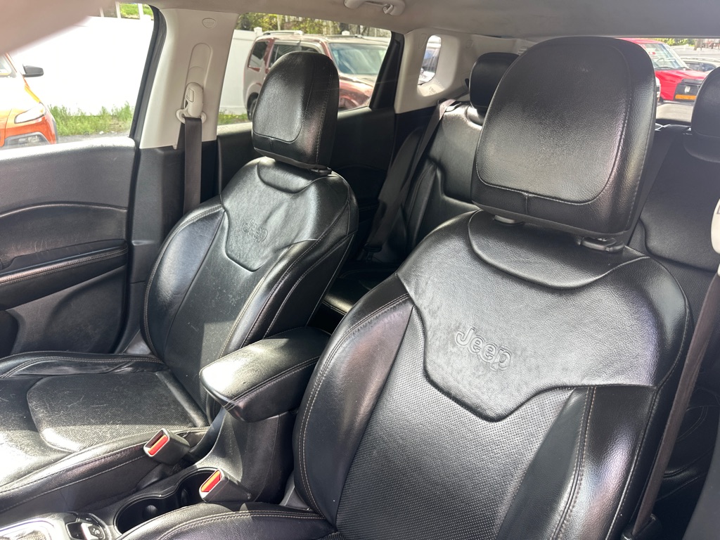 Photo 26 of this JEEP COMPASS