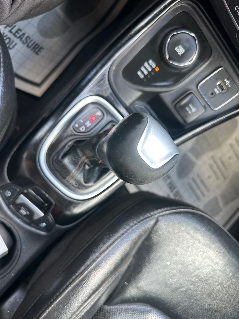 Photo 37 of this JEEP COMPASS