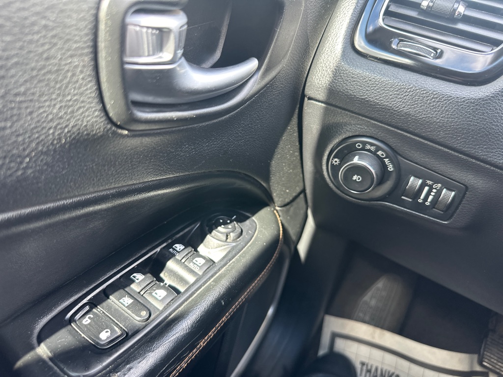 Photo 42 of this JEEP COMPASS