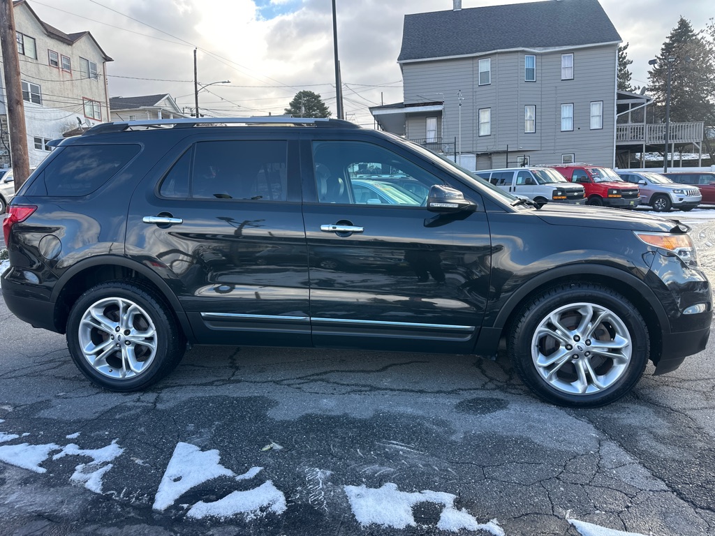 Photo 10 of this FORD EXPLORER LMTD