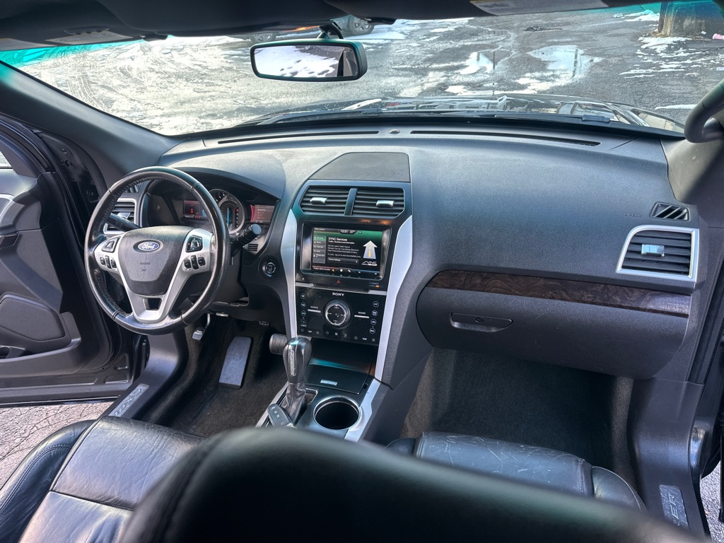 Photo 34 of this FORD EXPLORER LMTD