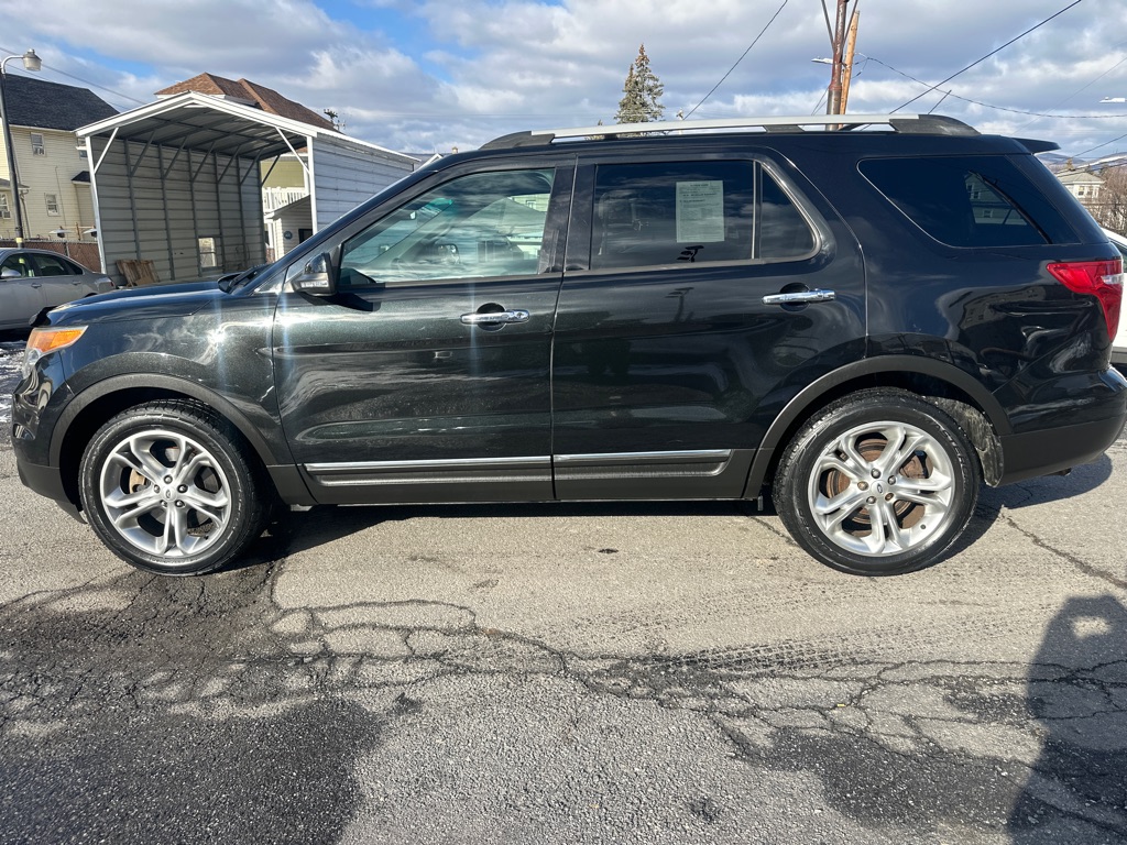 Photo 2 of this FORD EXPLORER LMTD