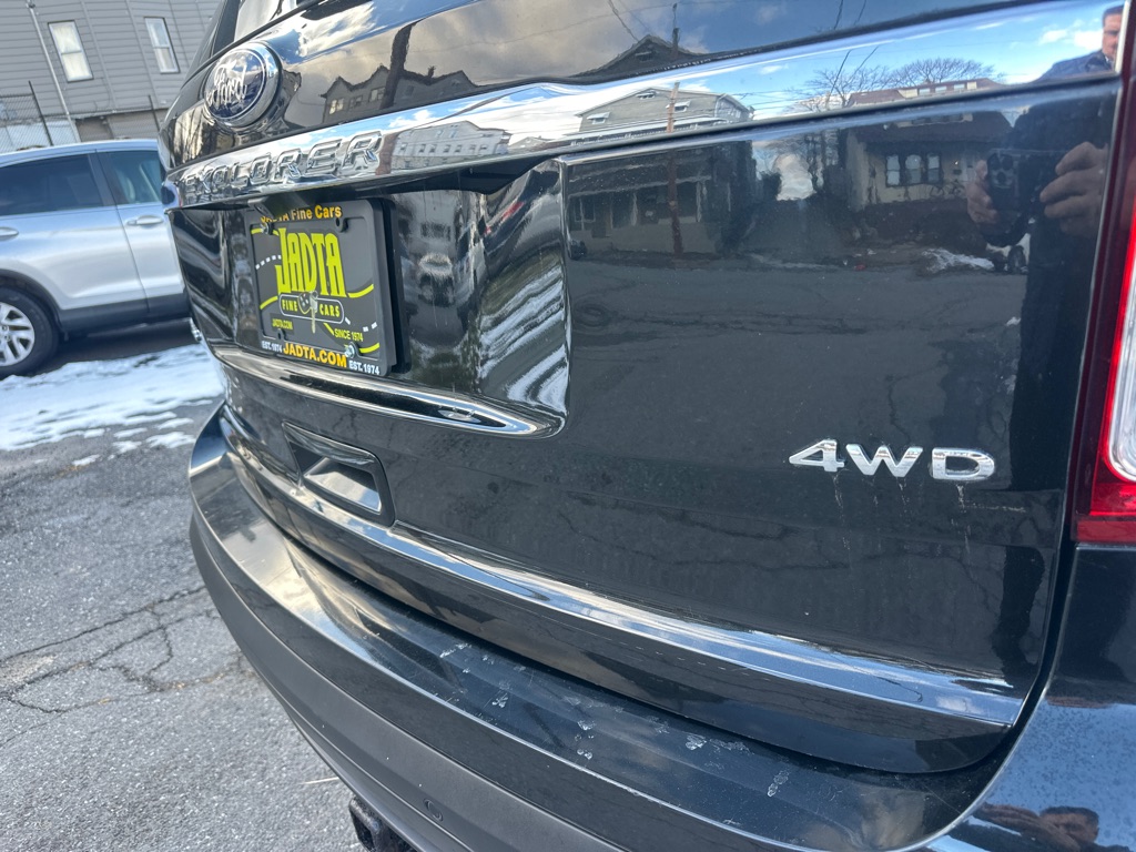 Photo 40 of this FORD EXPLORER LMTD