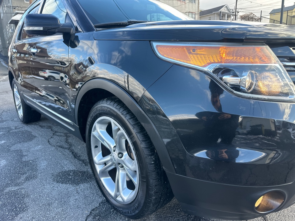 Photo 12 of this FORD EXPLORER LMTD