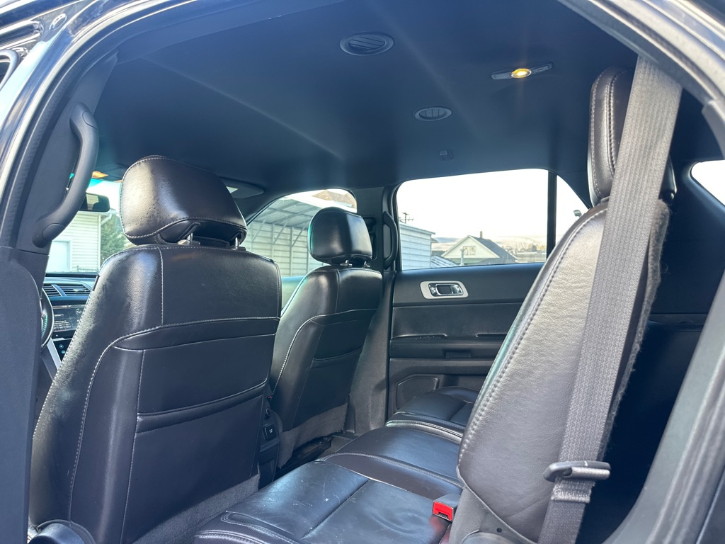 Photo 19 of this FORD EXPLORER LMTD