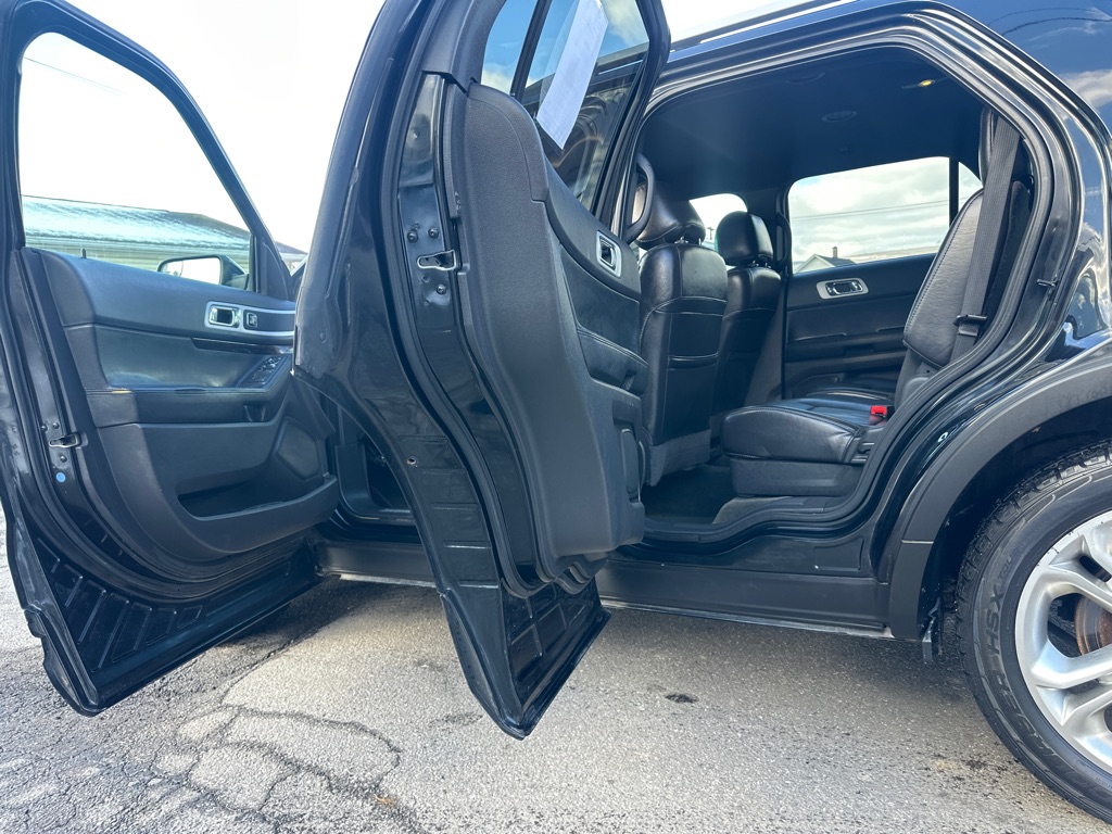 Photo 14 of this FORD EXPLORER LMTD