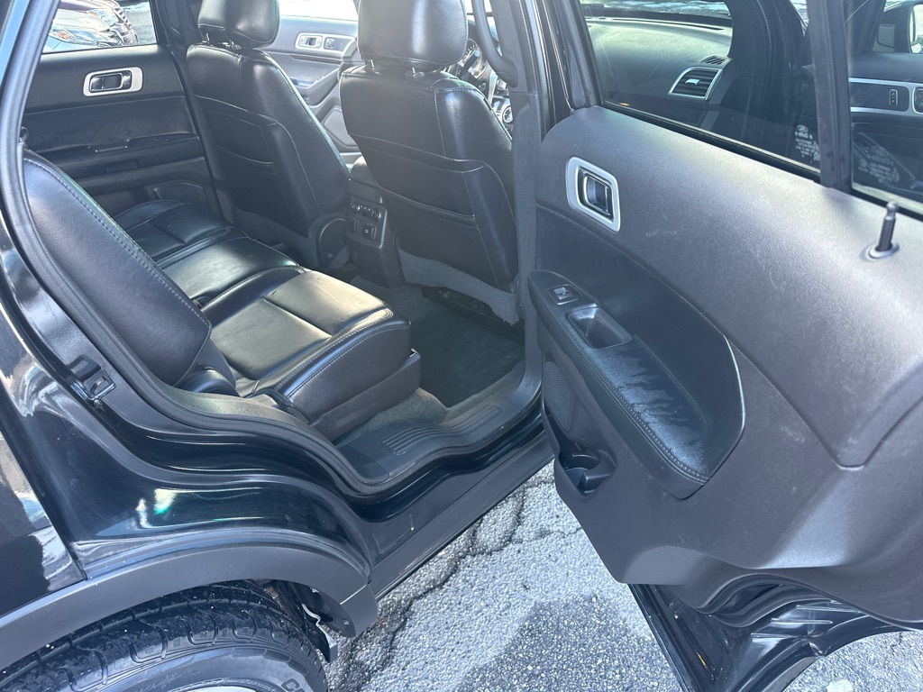 Photo 32 of this FORD EXPLORER LMTD
