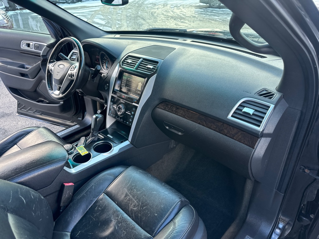 Photo 39 of this FORD EXPLORER LMTD