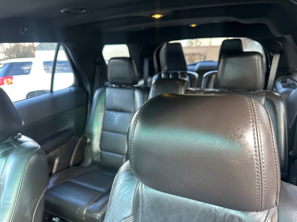 Photo 29 of this FORD EXPLORER LMTD