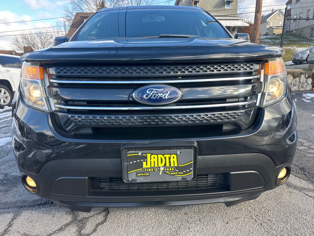 Photo 8 of this FORD EXPLORER LMTD