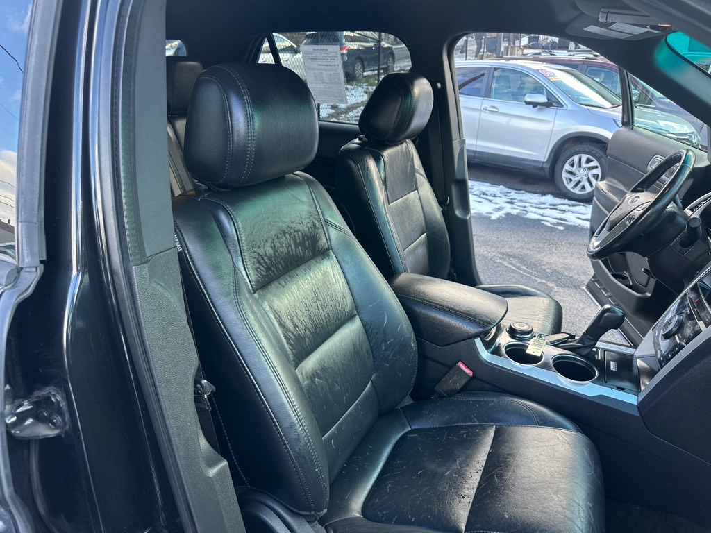 Photo 38 of this FORD EXPLORER LMTD