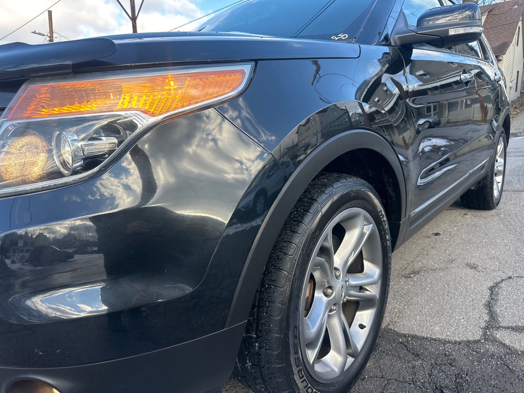 Photo 13 of this FORD EXPLORER LMTD