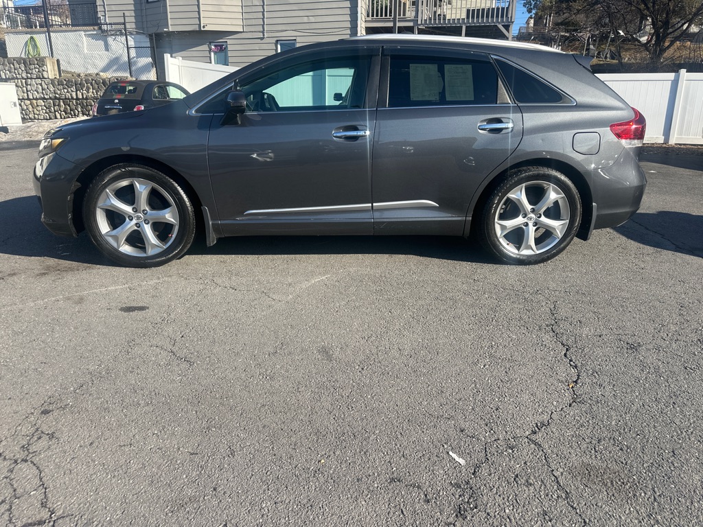 Photo 2 of this TOYOTA VENZA AWD