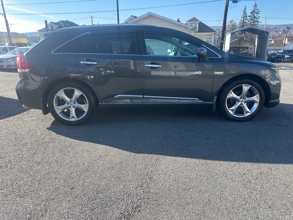 Photo 6 of this TOYOTA VENZA AWD