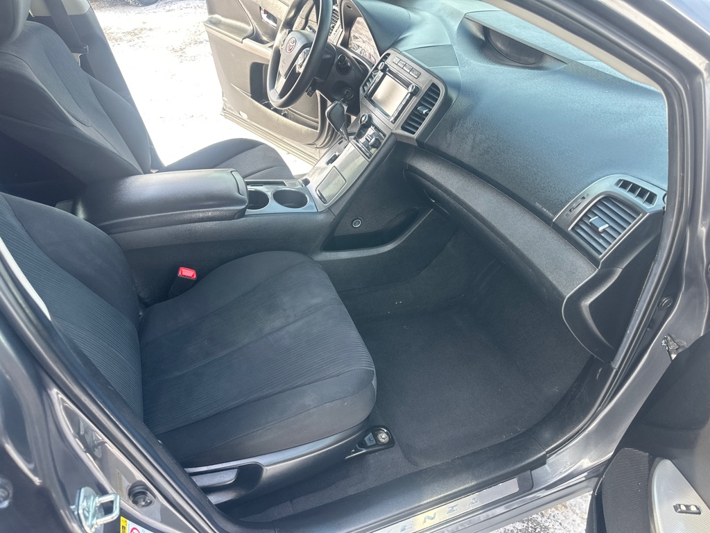 Photo 31 of this TOYOTA VENZA AWD