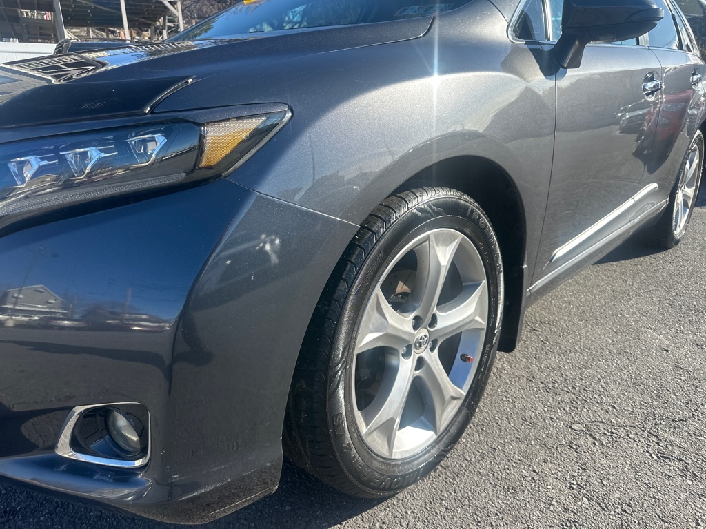 Photo 11 of this TOYOTA VENZA AWD