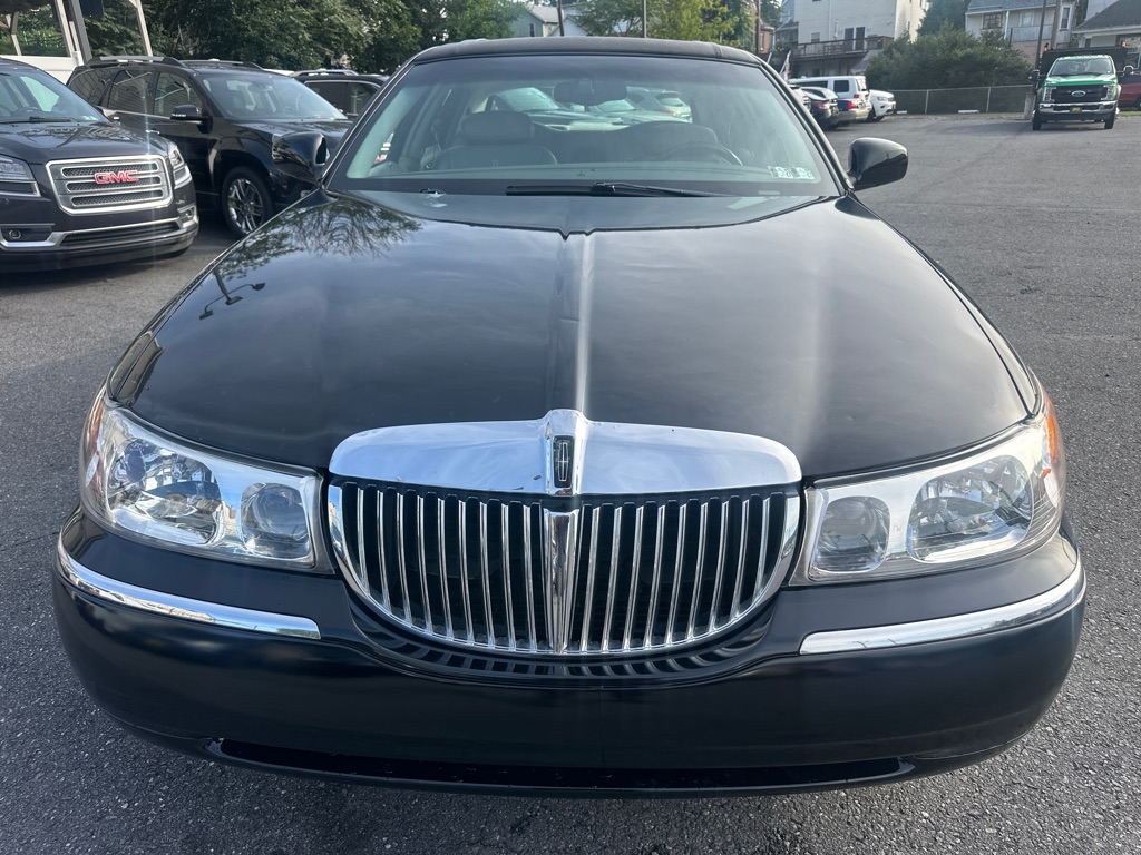 Photo 23 of this LINCOLN TOWN CAR CARTIE