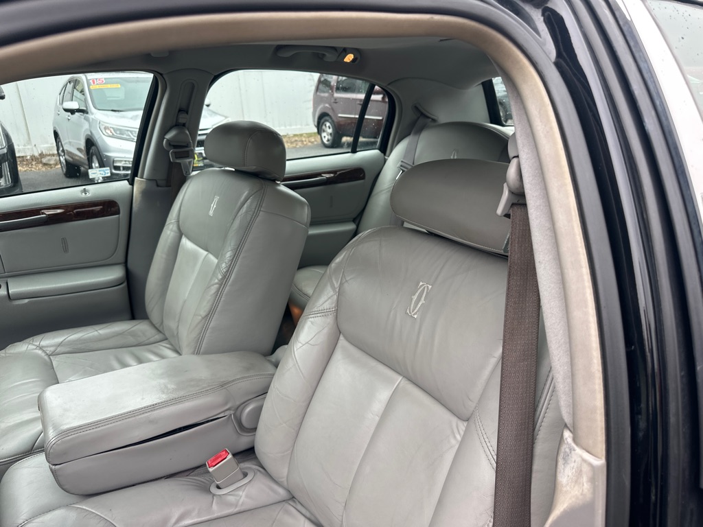 Photo 50 of this LINCOLN TOWN CAR CARTIE