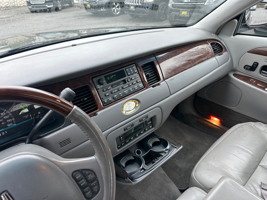 Photo 73 of this LINCOLN TOWN CAR CARTIE