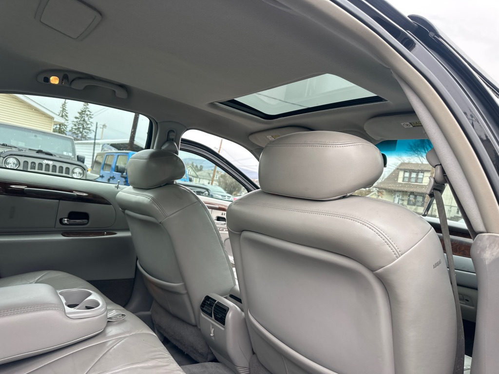 Photo 59 of this LINCOLN TOWN CAR CARTIE