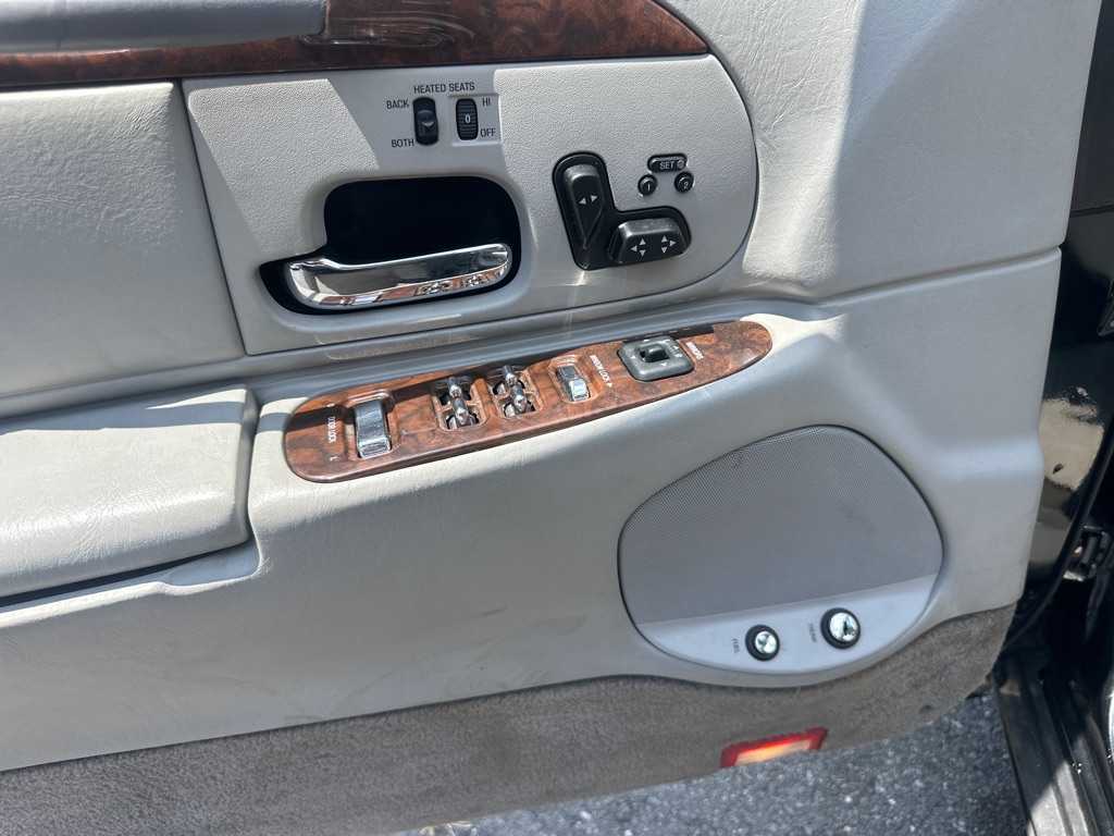 Photo 124 of this LINCOLN TOWN CAR CARTIE