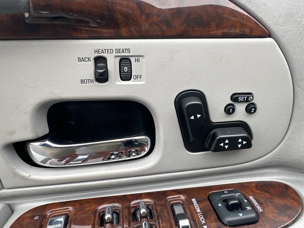 Photo 69 of this LINCOLN TOWN CAR CARTIE