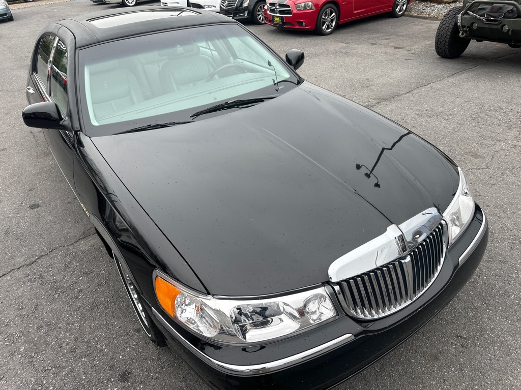 Photo 41 of this LINCOLN TOWN CAR CARTIE