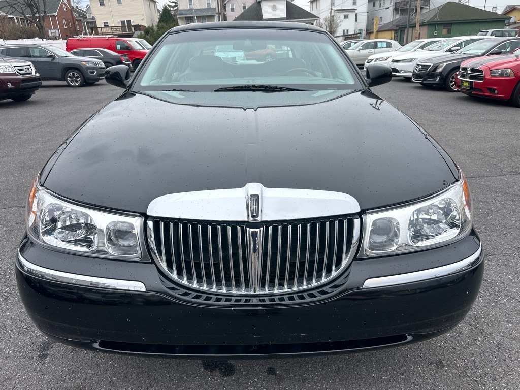 Photo 33 of this LINCOLN TOWN CAR CARTIE