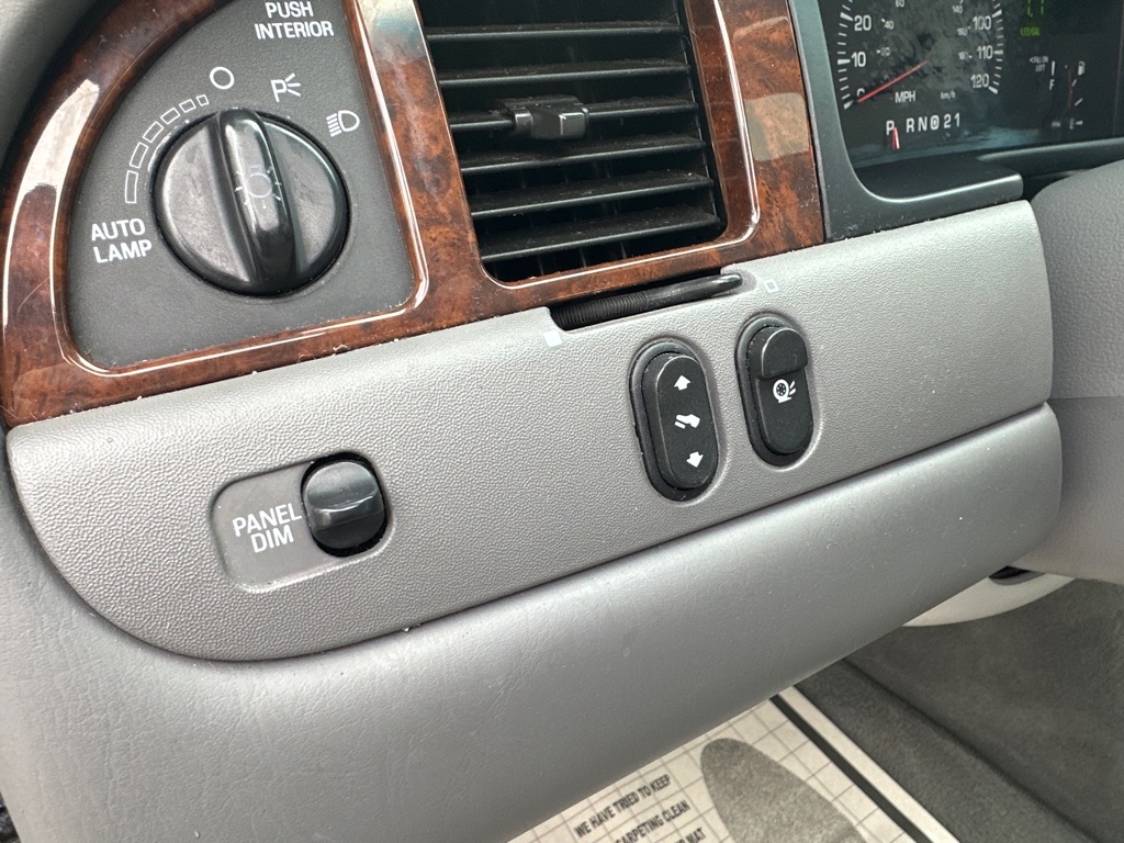 Photo 70 of this LINCOLN TOWN CAR CARTIE