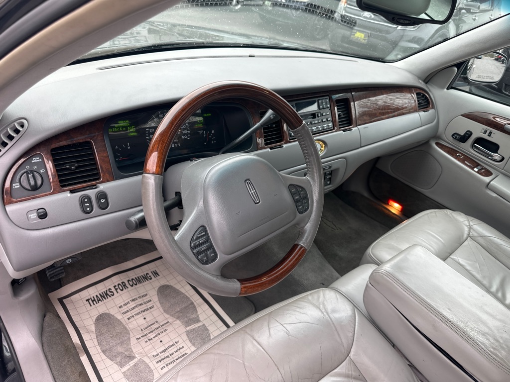 Photo 53 of this LINCOLN TOWN CAR CARTIE