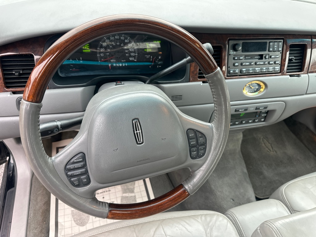 Photo 71 of this LINCOLN TOWN CAR CARTIE