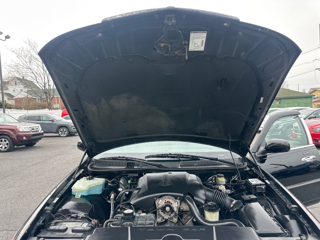 Photo 76 of this LINCOLN TOWN CAR CARTIE