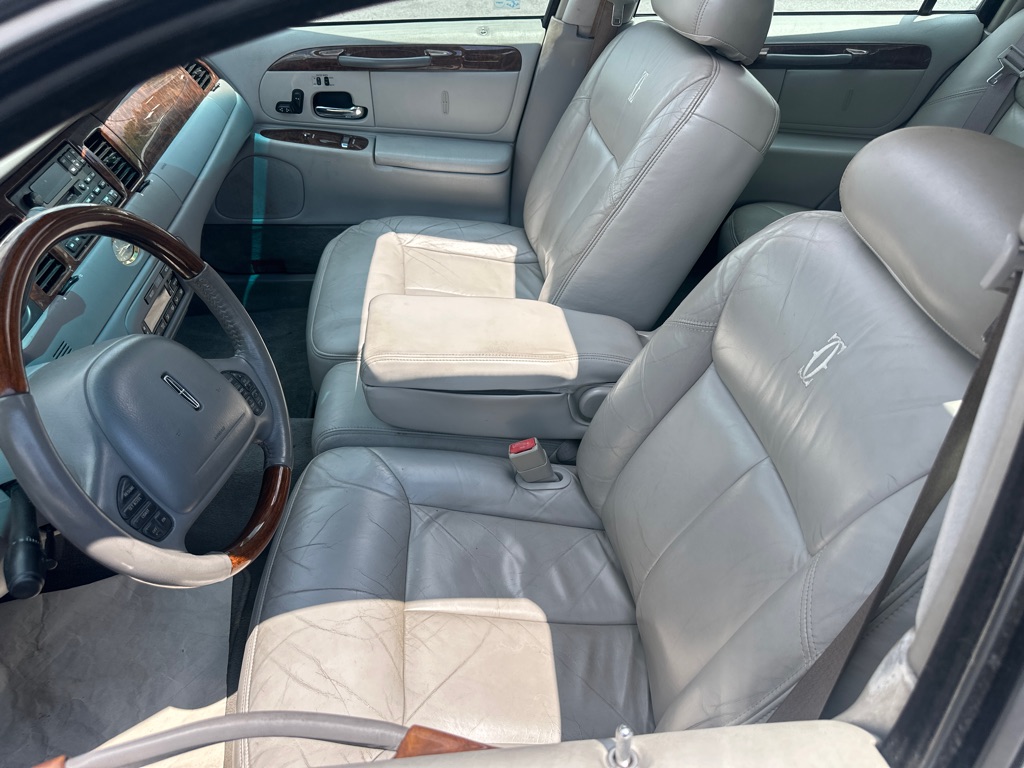 Photo 122 of this LINCOLN TOWN CAR CARTIE