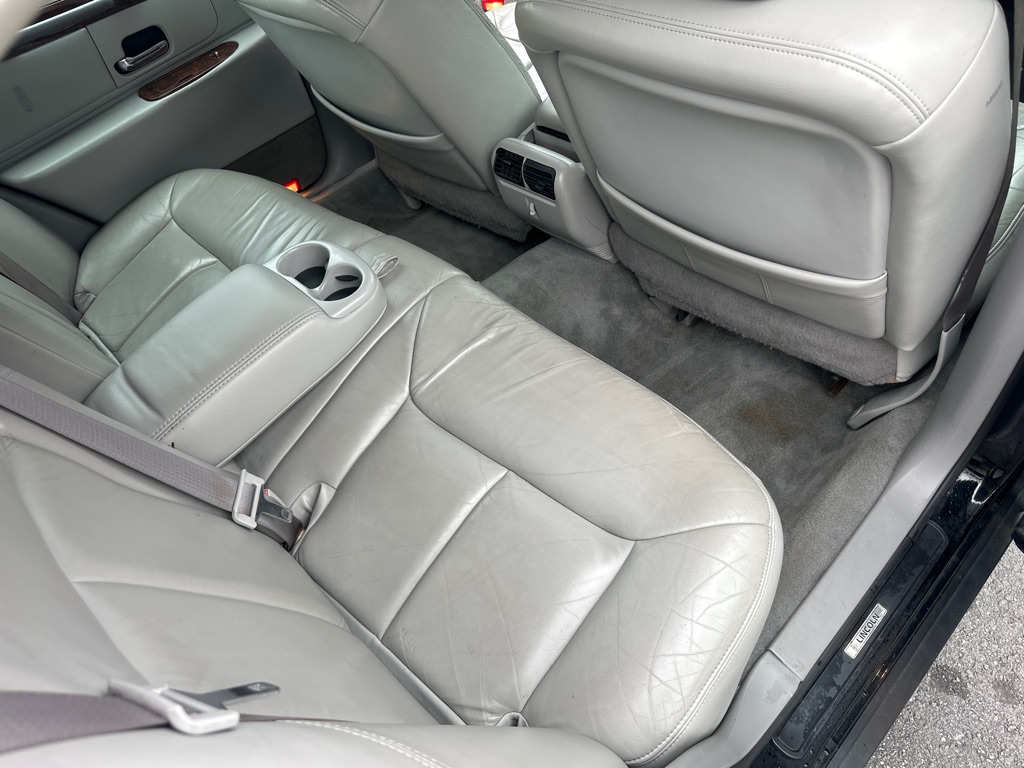 Photo 66 of this LINCOLN TOWN CAR CARTIE