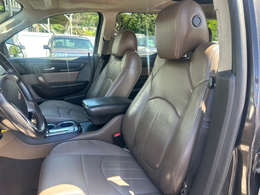 Photo 10 of this GMC ACADIA SLT 2