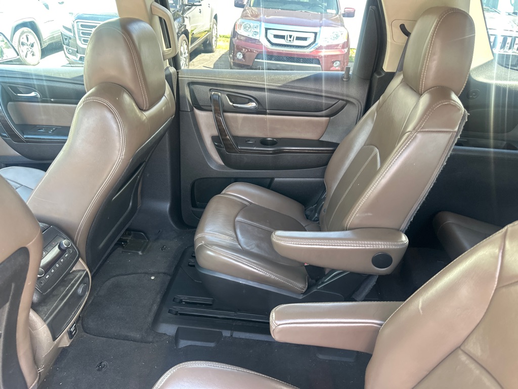 Photo 18 of this GMC ACADIA SLT 2