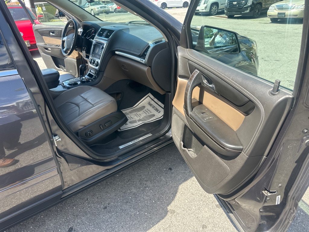 Photo 31 of this GMC ACADIA SLT 2
