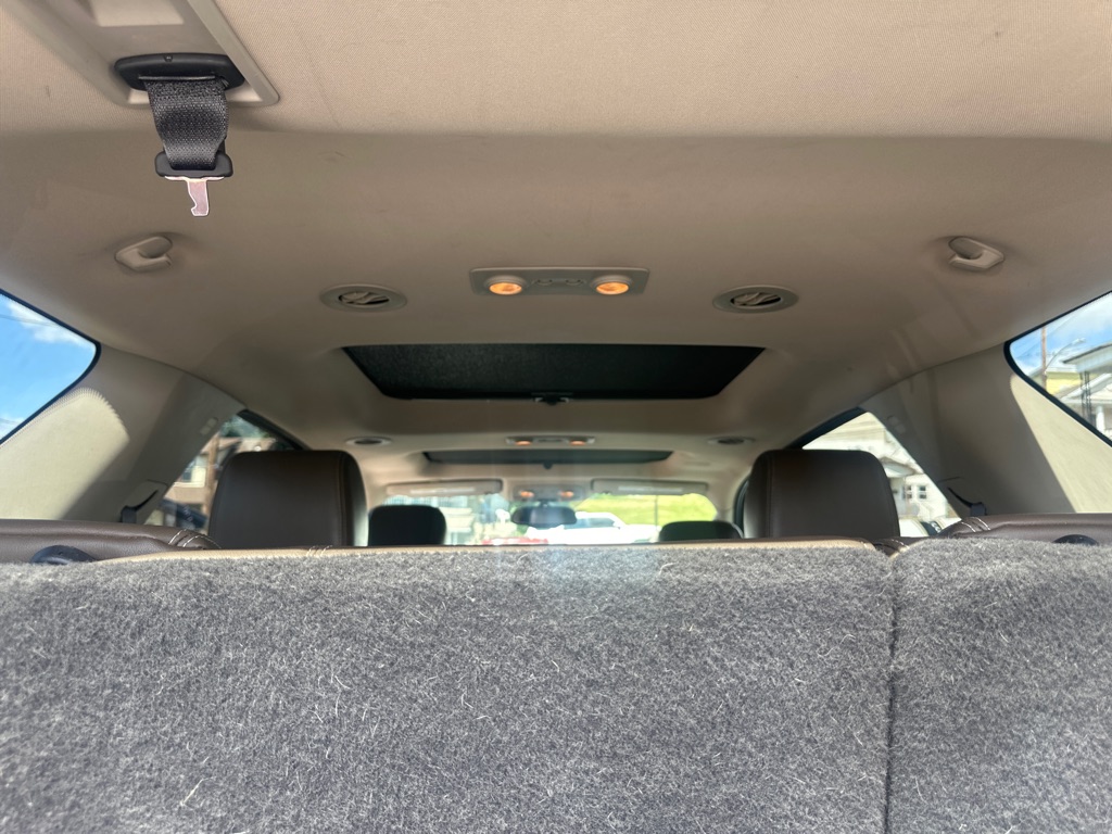 Photo 27 of this GMC ACADIA SLT 2